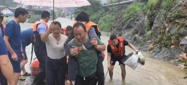 隆林“水淹坝”当地紧急救援 受灾群众得到有效安置